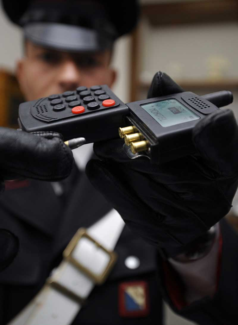 Illustration for article titled Cellphone Gun Delivers Hot, Sneaky Death, Can't Send Text Messages